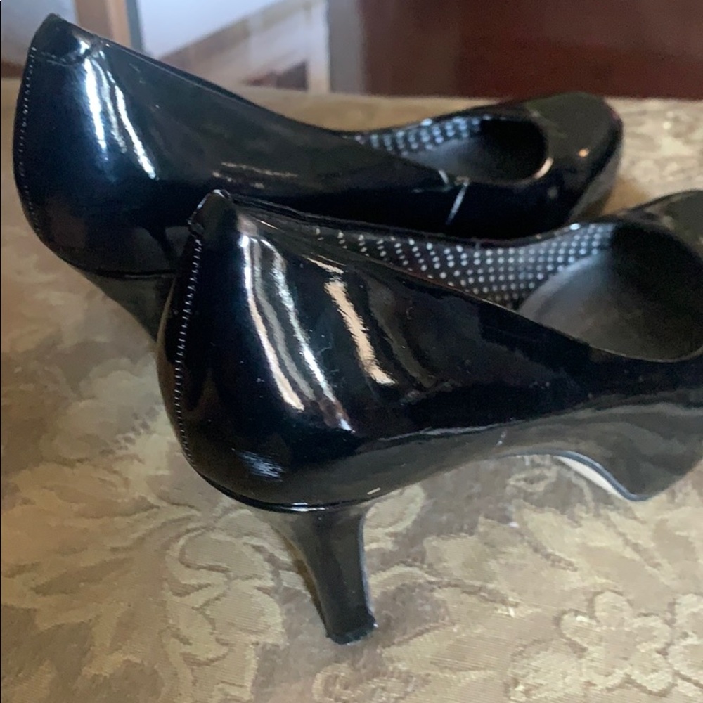 Heels - Picture 3 of 3